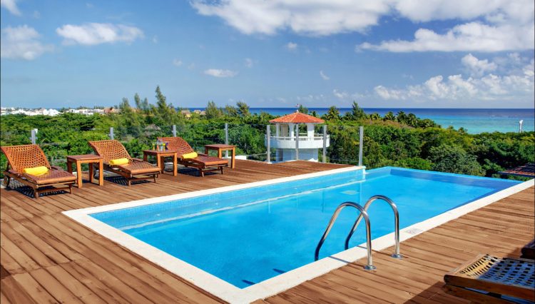 La Vista Rooftop Pool
