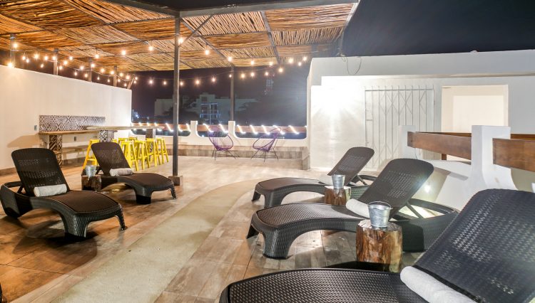 VALENTINA_Roof_night